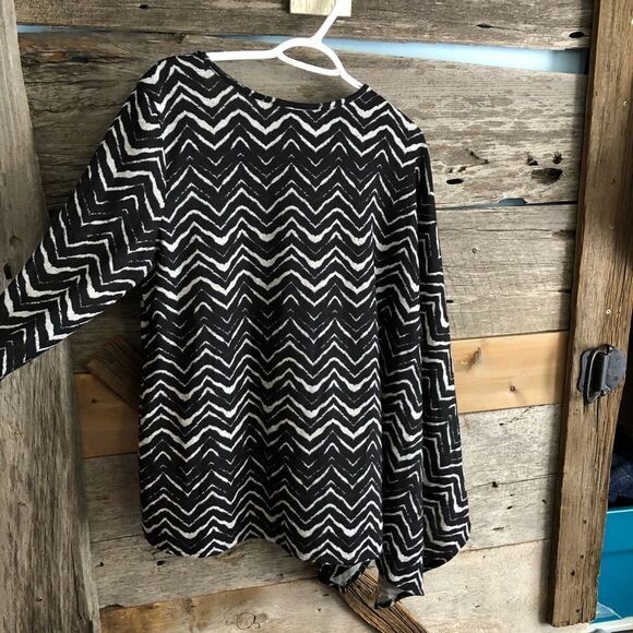 Melanie lyne size large poncho/Sweater, black/Grey one sleeve sweater - Picture 3 of 4